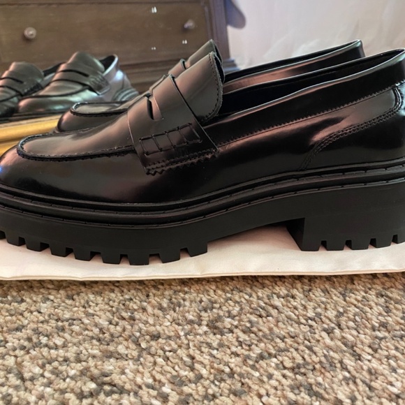 Massimo Dutti BLACK LEATHER LOAFERS WITH TRACK SOLES Size: 7½
